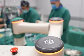 关键技术突破！首例国产自研机器人辅助冠心病介入手术完成图片