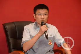 重庆市劳动模范李鸿：从磨刀车工到高级技师 研发设备每年节约40万人力成本图片