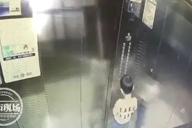 孩子在电梯内小便，接着火花四起图片