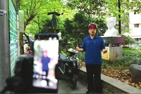 长沙英文超牛的摩的师傅火了！40岁硕士再就业：一天挣一百，不丢人图片