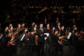 “在灿烂阳光下”开启北京国际音乐节 百名党员演奏家齐登台 经典歌曲轮番唱响图片