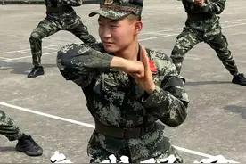 报告！上等兵张宇欣单杠二练习已完成201个！图片
