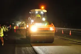 天津公路率先开展全深式泡沫沥青就地冷再生试验图片