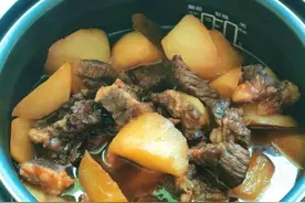 萝卜焖牛腩在家做，美味又营养，轻松又简单图片
