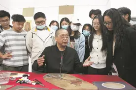 在大学课堂跟大师学非遗叶画 树木种植、树叶采集、装裱等将纳入教学内容图片