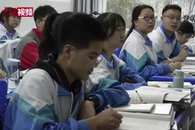 青少年抑郁发病率高达24.6% 专家：警惕互联网催生“早熟”一代视频封面