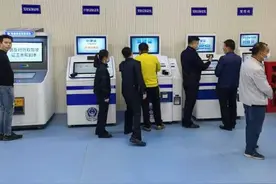 假期办证不打烊，武汉首个“24小时自助车管所”获好评图片