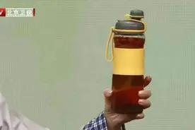 人过中年不得已，保温杯里泡枸杞，但这几类人绝对不能吃！这份“忌口清单”，请务必收好图片