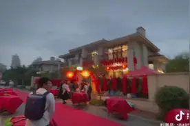 全网最近接亲距离：相距十几米的邻居结为亲家！新郎：走路去接亲图片