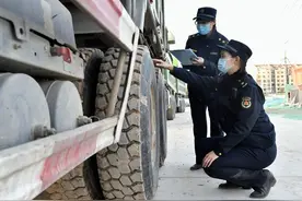 城管分级执法，优化首都营商环境 | 新京报社论图片