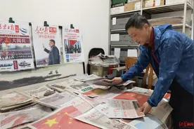 四川乐山老人收藏三万份报纸 见证新中国成立72年来巨变图片
