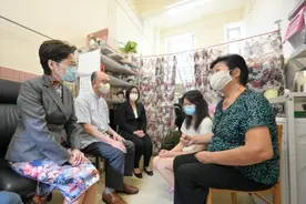 香港特区行政长官林郑月娥探访过渡性房屋住户图片