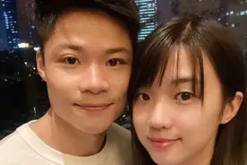 苏炳添晒与妻子甜蜜合影：结婚这么久第一次过纪念日图片
