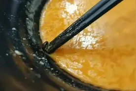 长沙男子在杨国福麻辣烫吃出苍蝇，要求5倍赔偿，店家：这是“职业讹人”图片