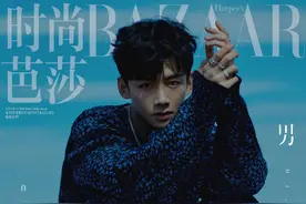 白敬亭踏浪而来！曝时尚大片 撩衣秀迷人肌肉线条图片