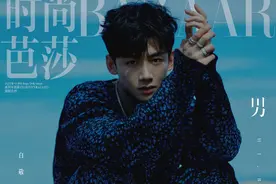白敬亭踏浪而来！曝时尚大片 撩衣秀迷人肌肉线条图片