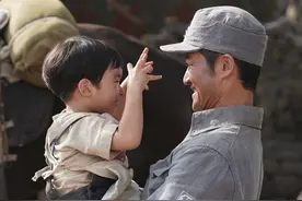 亲生的！《我和我的父辈》小乘风是吴京亲儿子图片