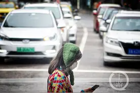 气温骤降 街头市民“乱穿衣”图片