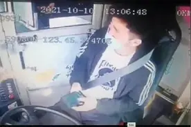 女乘客用榔头砸得公交司机头破血流 警方发布警情通报图片