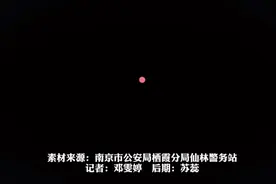 凌晨看完电影后准备回家，10多人被困商场电梯图片