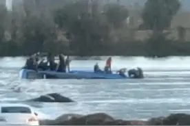 河北平山涉水倾覆班车属世界500强敬业集团 事发道路系该企业投资建设图片