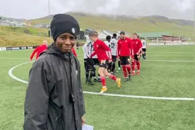 为追梦，她卖了房子住船上！女性主帅也能征服男子足坛图片