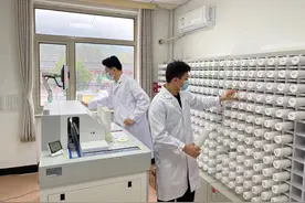 家门口卫生院添“神奇机器”，开中药不用自己煎直接变颗粒冲剂图片