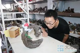 “私人订制”工艺品走俏 鲁山县“伉俪”跨境电商一年创汇50万美元图片