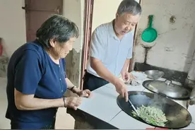 武汉好人｜好女婿辞掉外地高薪工作，独自回新洲侍奉八旬岳父母图片