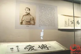 上马驰驱革命路 下马热血绘丹青图片