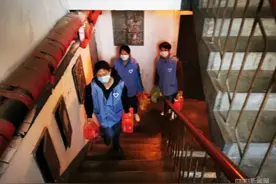 有一种爱叫“有你真好”｜俩女生租房被隔离没有监护人，社区“妈妈团”照顾起一日三餐图片