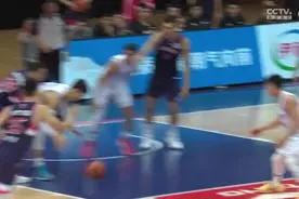 被福建抢断打成快攻 郭士强暂停怒斥：怕撞啊？怕撞别打篮球图片