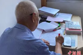 记录历史的耄耋老兵：让家乡的英雄故事永流传图片