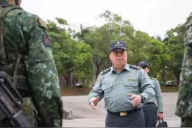 台“陆军司令”被曝光悄悄去美国图片