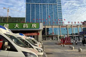 河北大巴落水事故现场：仍在搜寻最后的失联者，新大桥正在建图片