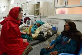 我是中国医生，在阿富汗为妇女接生图片