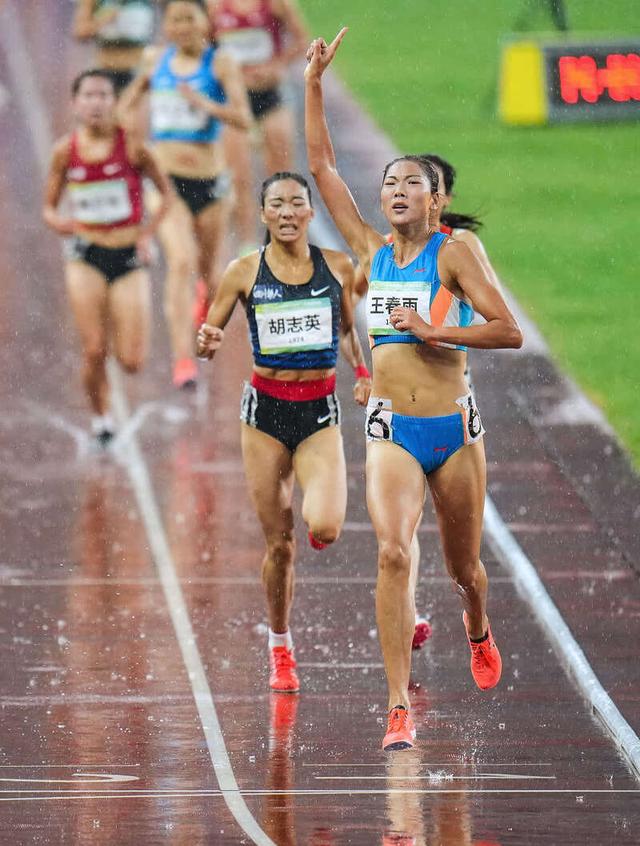 致4x400米运动员加油稿（小确幸与大目标专访全运会冠军王春雨）