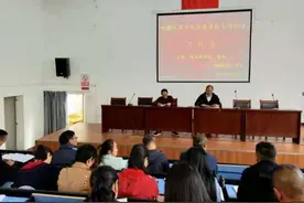 麒麟区三中召开作风纪律自查自纠专项行动动员会图片