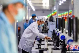 新疆少数民族务工人员：家门口就业促增收图片