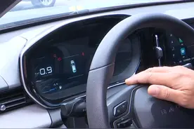 贵阳男子加100块钱油，谁知油表一点没变！加油站员工大呼冤枉图片