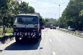 事发塘步岭立交桥！垃圾车、电动车刮碰，一人当场殒命图片