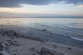 美国加州总检察长宣布对原油泄漏事件展开调查图片