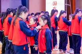 今天，望城7388名小学生加入少先队图片