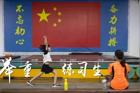 东莞石龙练举重的00后：以前百里挑一，现在来了就能练图片