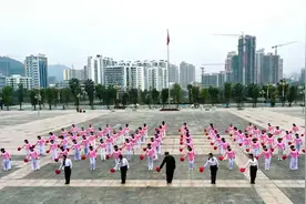 追光｜广场舞阿姨背后的人，是谁？图片