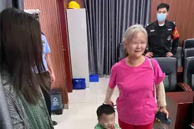 外婆跳舞时2岁孙子已走远……一路上多位老人“接力护娃”图片
