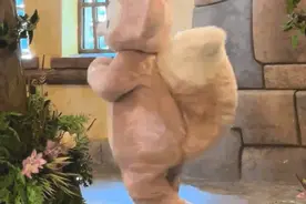 加价也难买！突然爆火的“川沙妲己”是谁？排队4小时才能买到？网友直呼太离谱图片