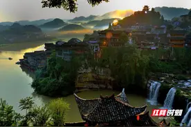 在芙蓉镇，遇见水墨画里的古韵秋色图片