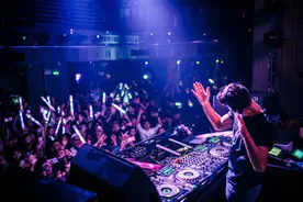 14岁街舞少年一顿热舞，差点肠子不保图片