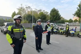 大场面！洛阳交警的颜值排面“亮剑”百日会战图片